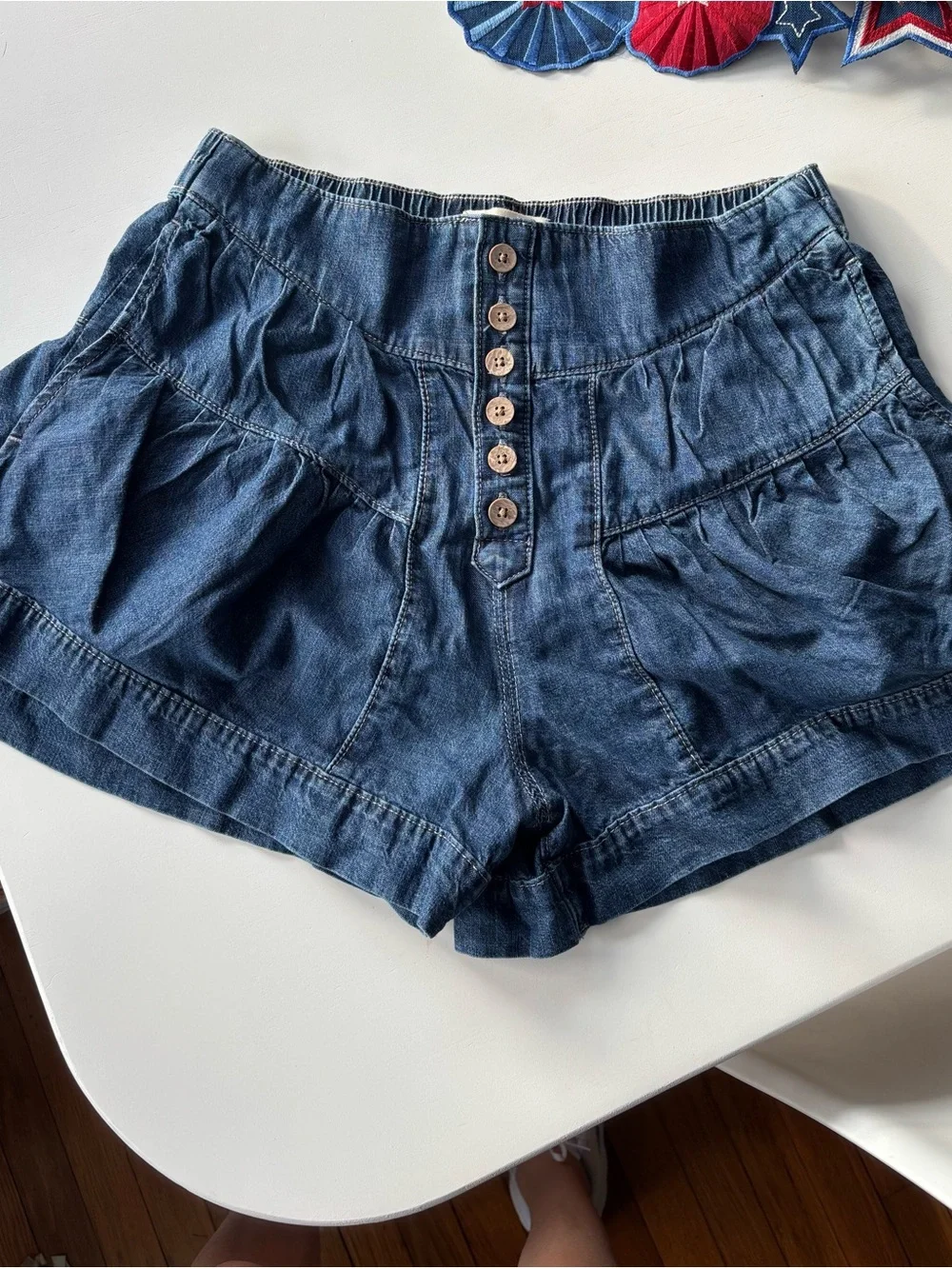 Free People We The Free fleur denim shorts. Size small. True blue! 🎉NWOT - Picture 4 of 6